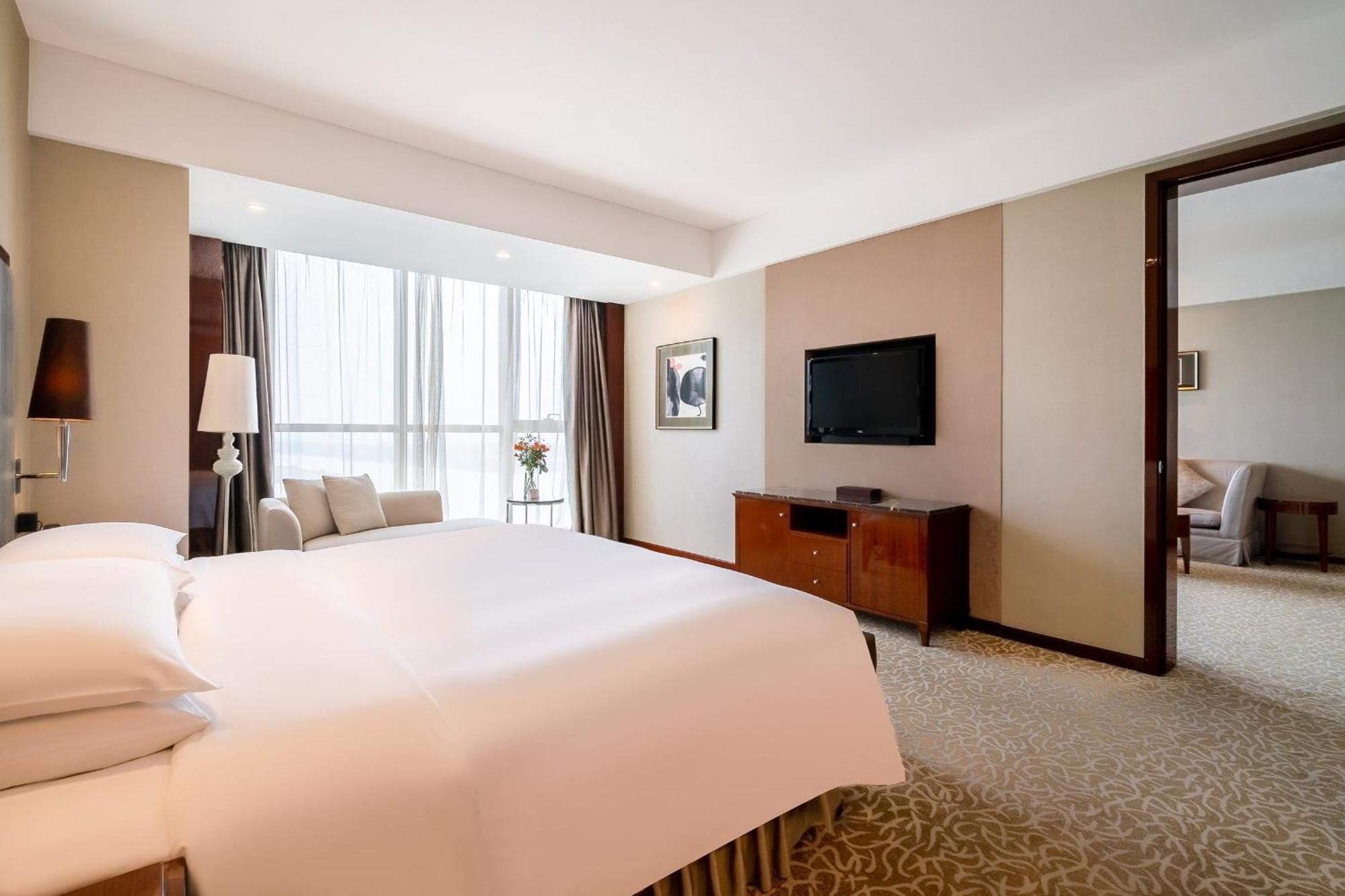 Crowne Plaza Zhenjiang By Ihg Hotel Exterior photo