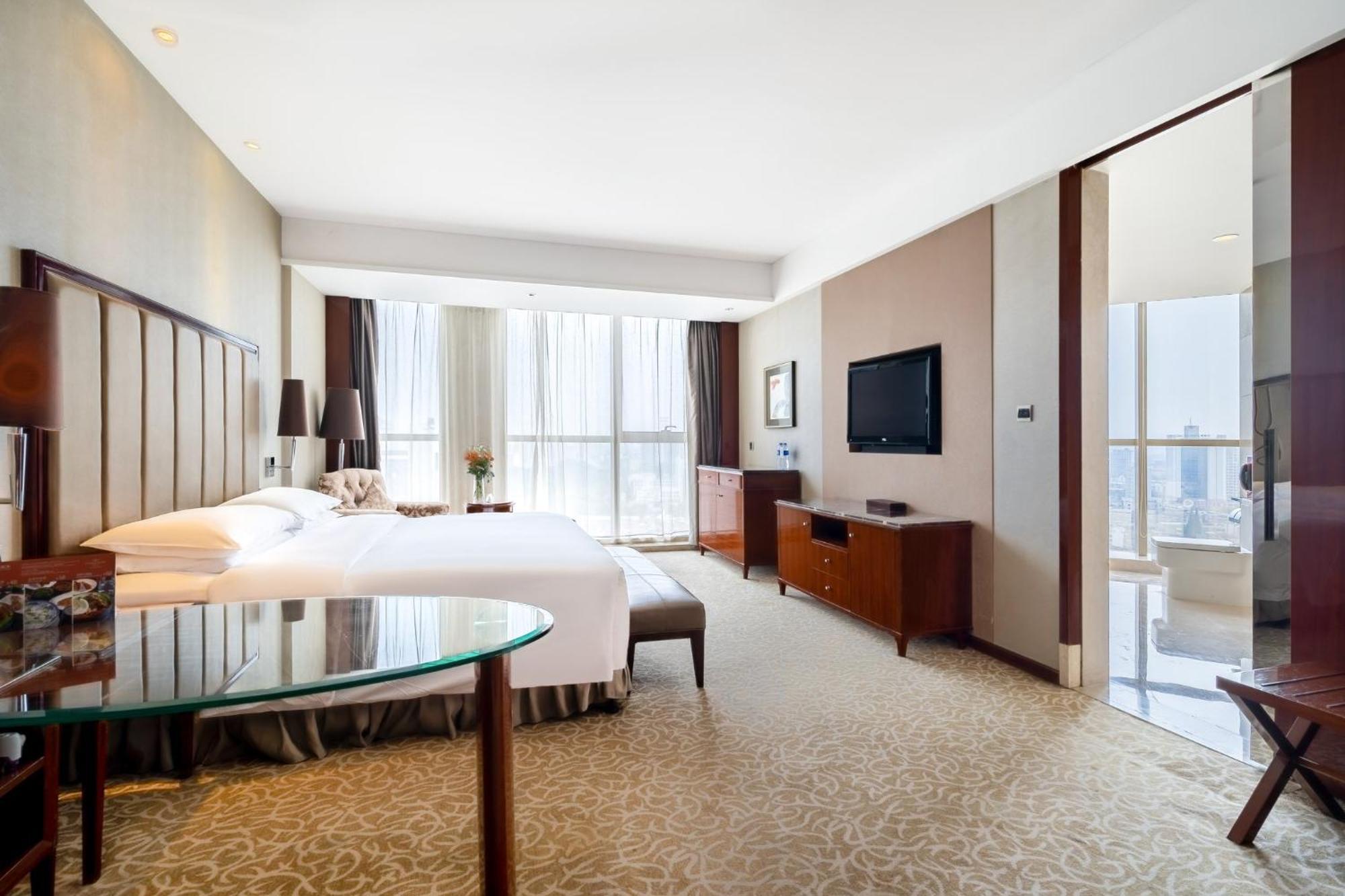 Crowne Plaza Zhenjiang By Ihg Hotel Exterior photo