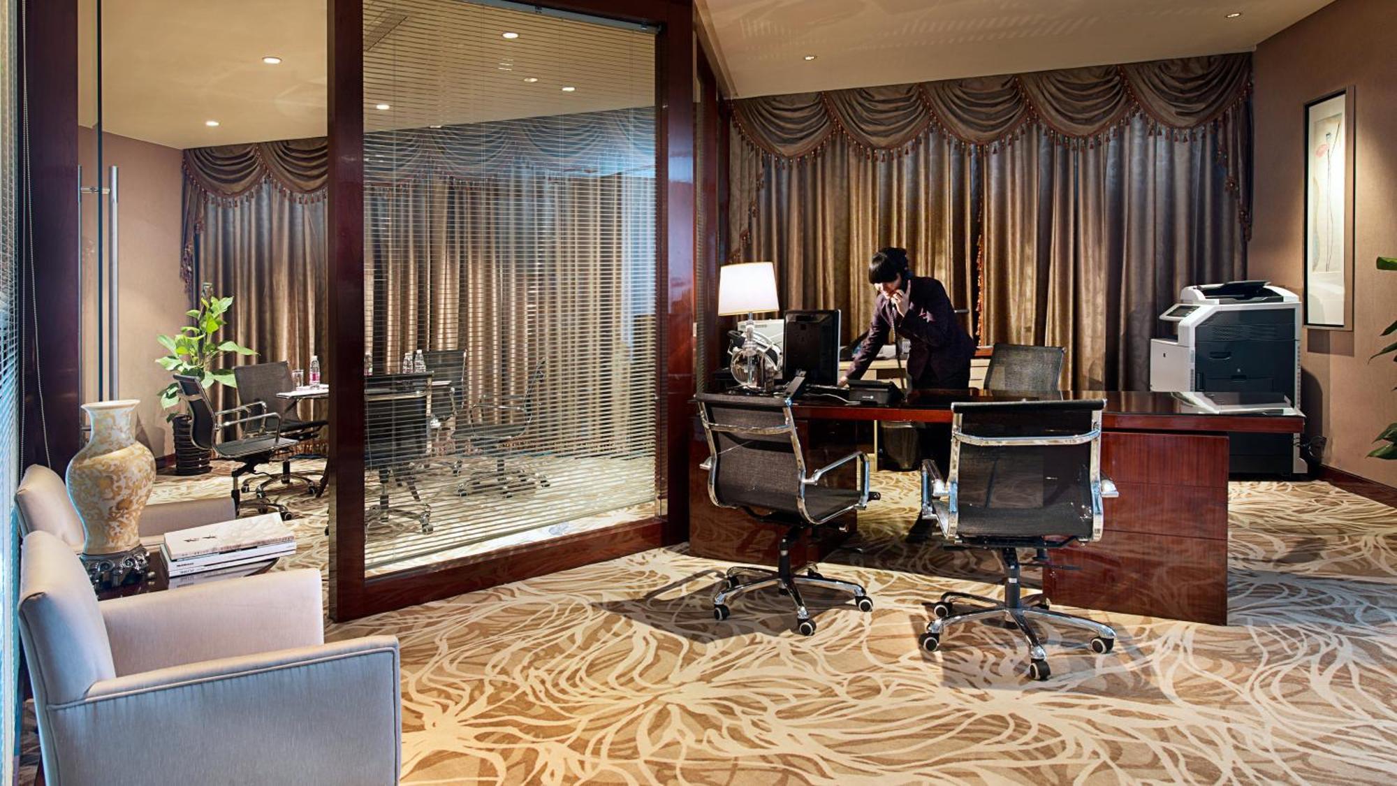 Crowne Plaza Zhenjiang By Ihg Hotel Exterior photo