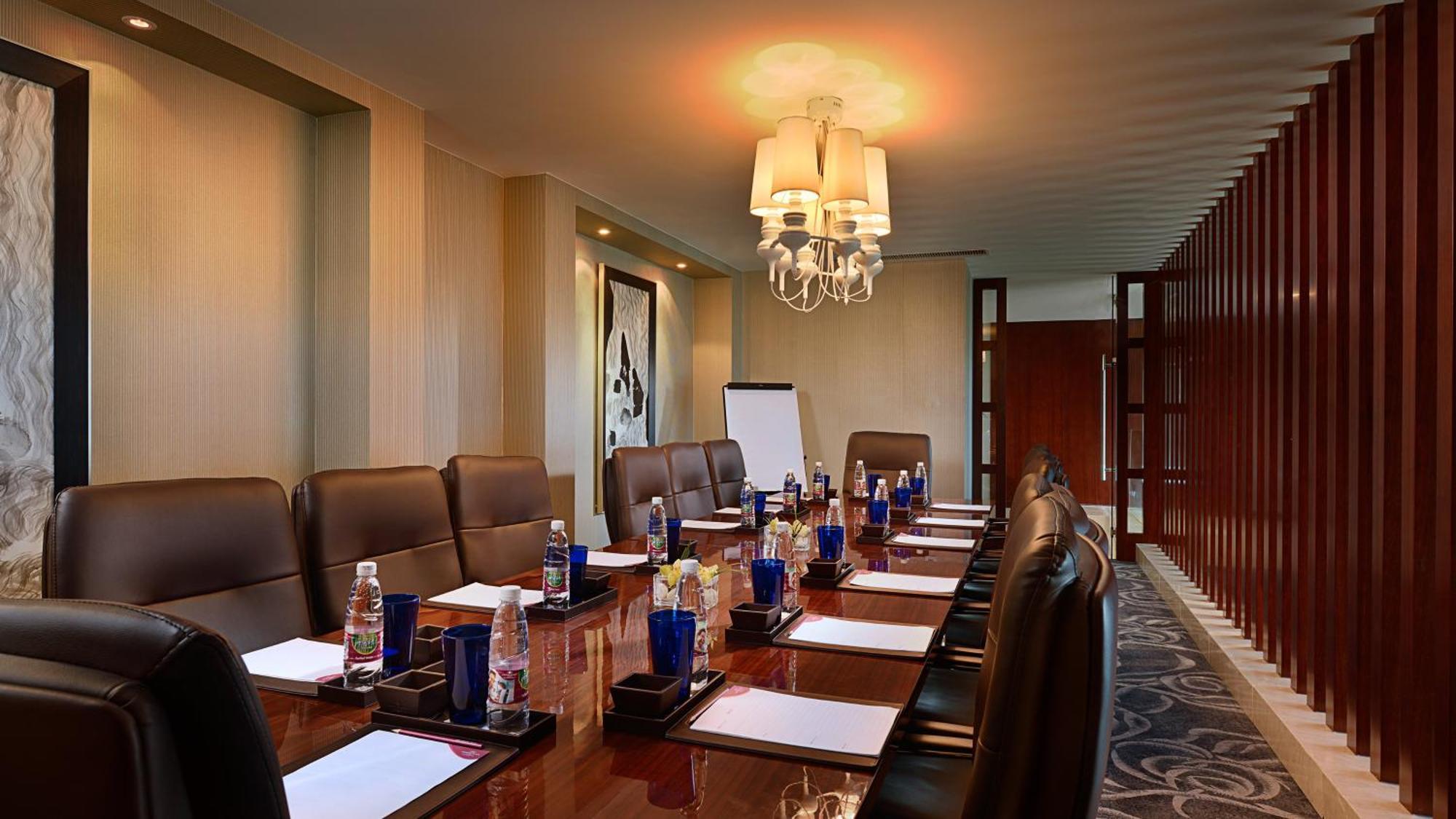 Crowne Plaza Zhenjiang By Ihg Hotel Exterior photo