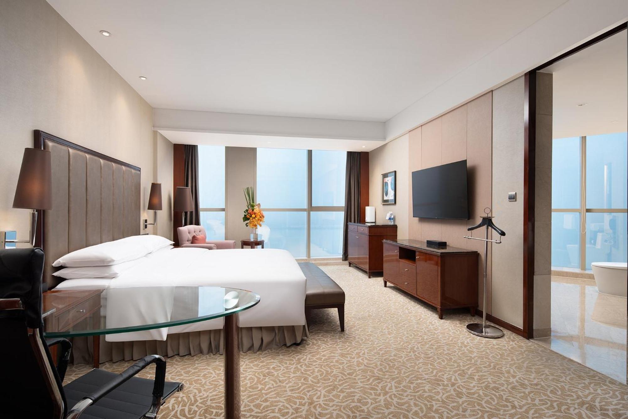 Crowne Plaza Zhenjiang By Ihg Hotel Exterior photo