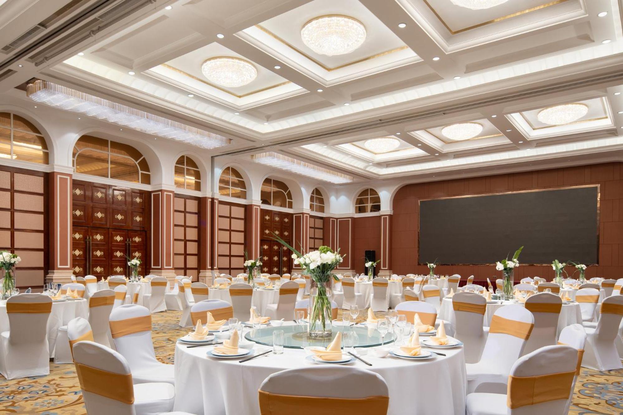 Crowne Plaza Zhenjiang By Ihg Hotel Exterior photo