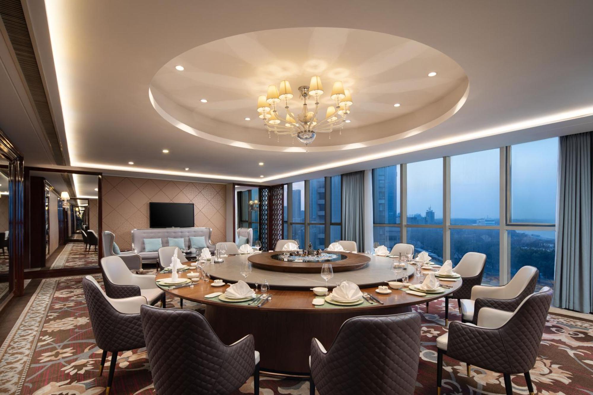 Crowne Plaza Zhenjiang By Ihg Hotel Exterior photo