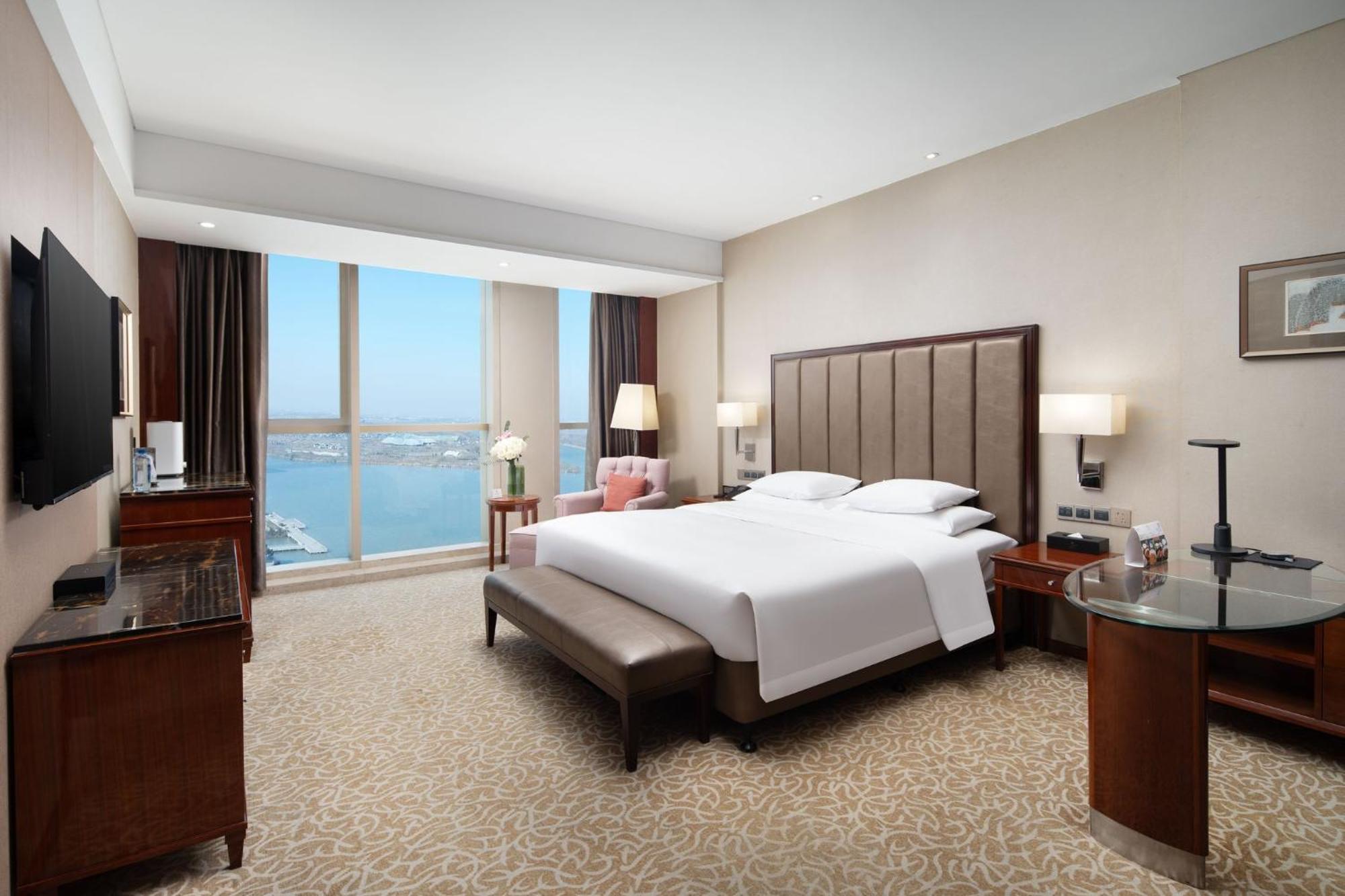 Crowne Plaza Zhenjiang By Ihg Hotel Exterior photo